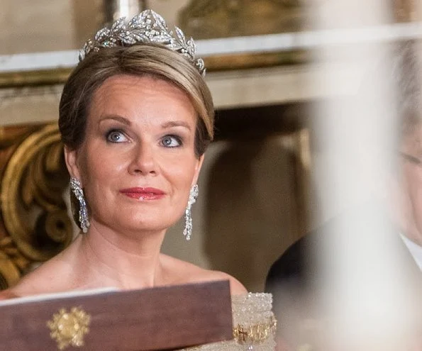 Queen Mathilde wears her wedding tiara. The tiara Queen Mathilde wore on her wedding day was borrowed from her new mother-in-law, Queen Paola