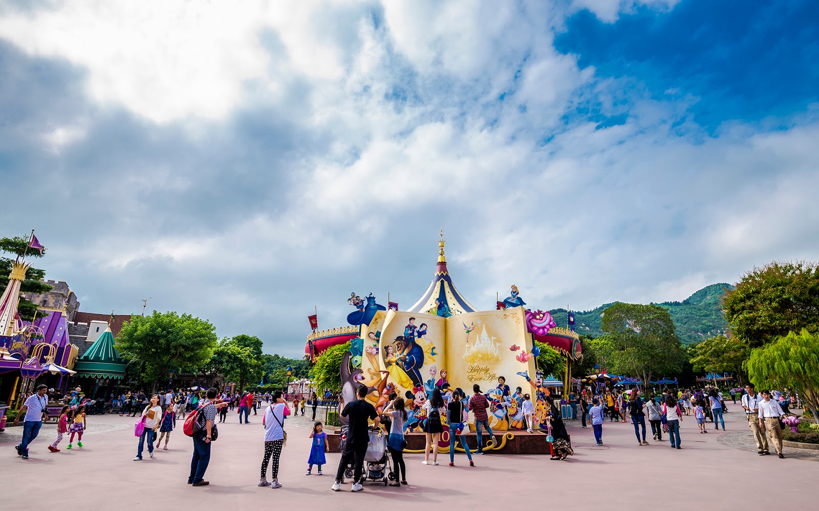 Around a Hong Kong Fantasyland