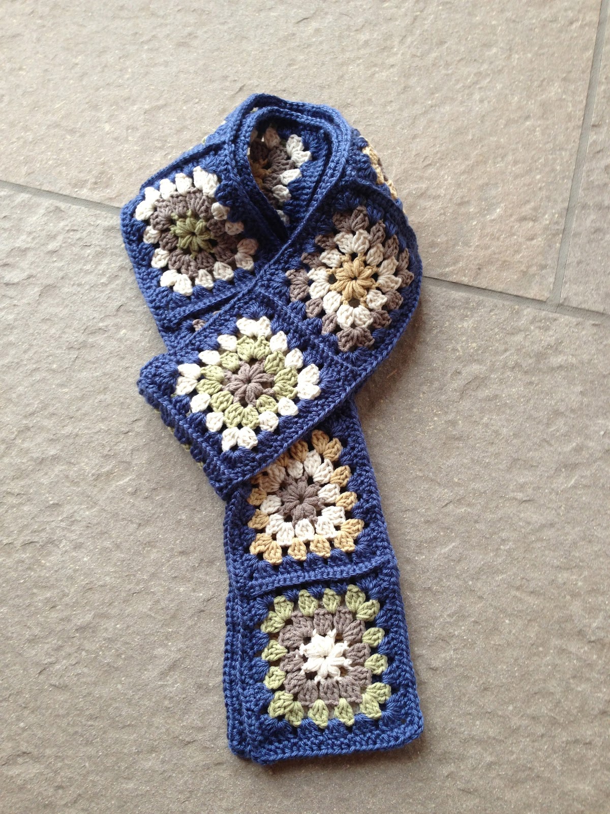 Annoo's Crochet World Puff Granny Free Scarf Pattern