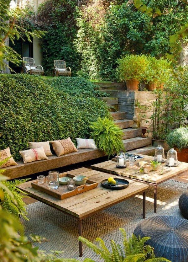 Relax in the seating area in the garden!