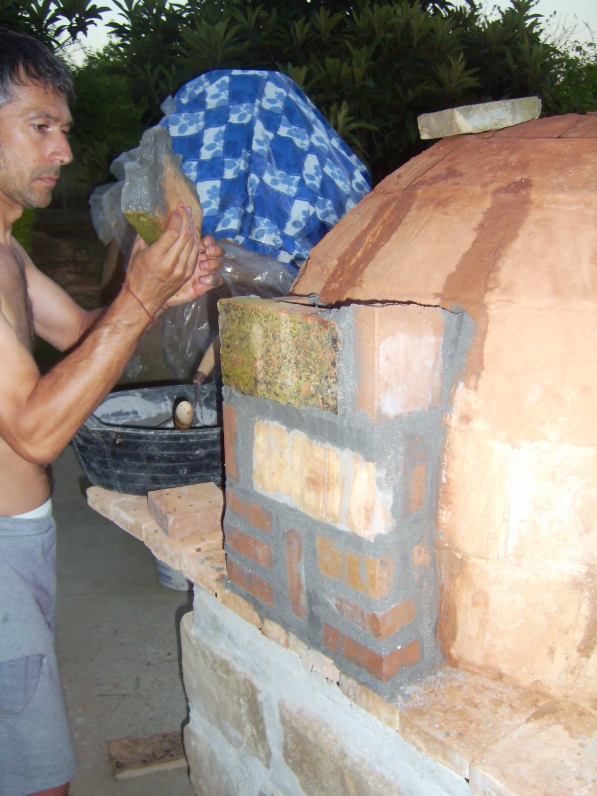 MundoCharly: Construccion de un Horno de Leña - Capitulo Undecimo: "La