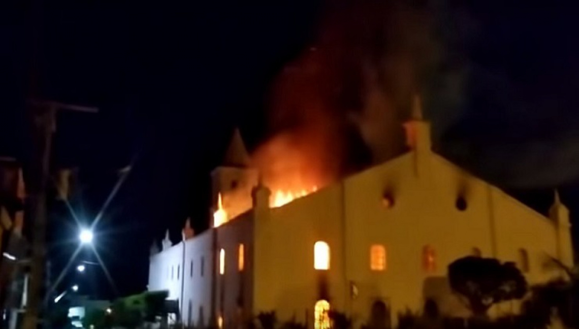 Portal Pacujá News: Incêndio destrói igreja na Bahia; imagem de Jesus