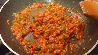 Arroz amarillo con salchichas