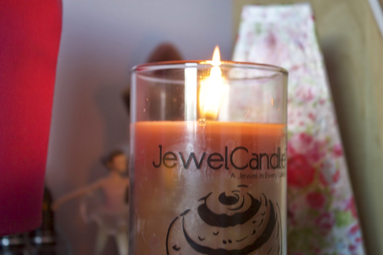 What Abby Loves Jewel Candle Cinnamon Bun Review