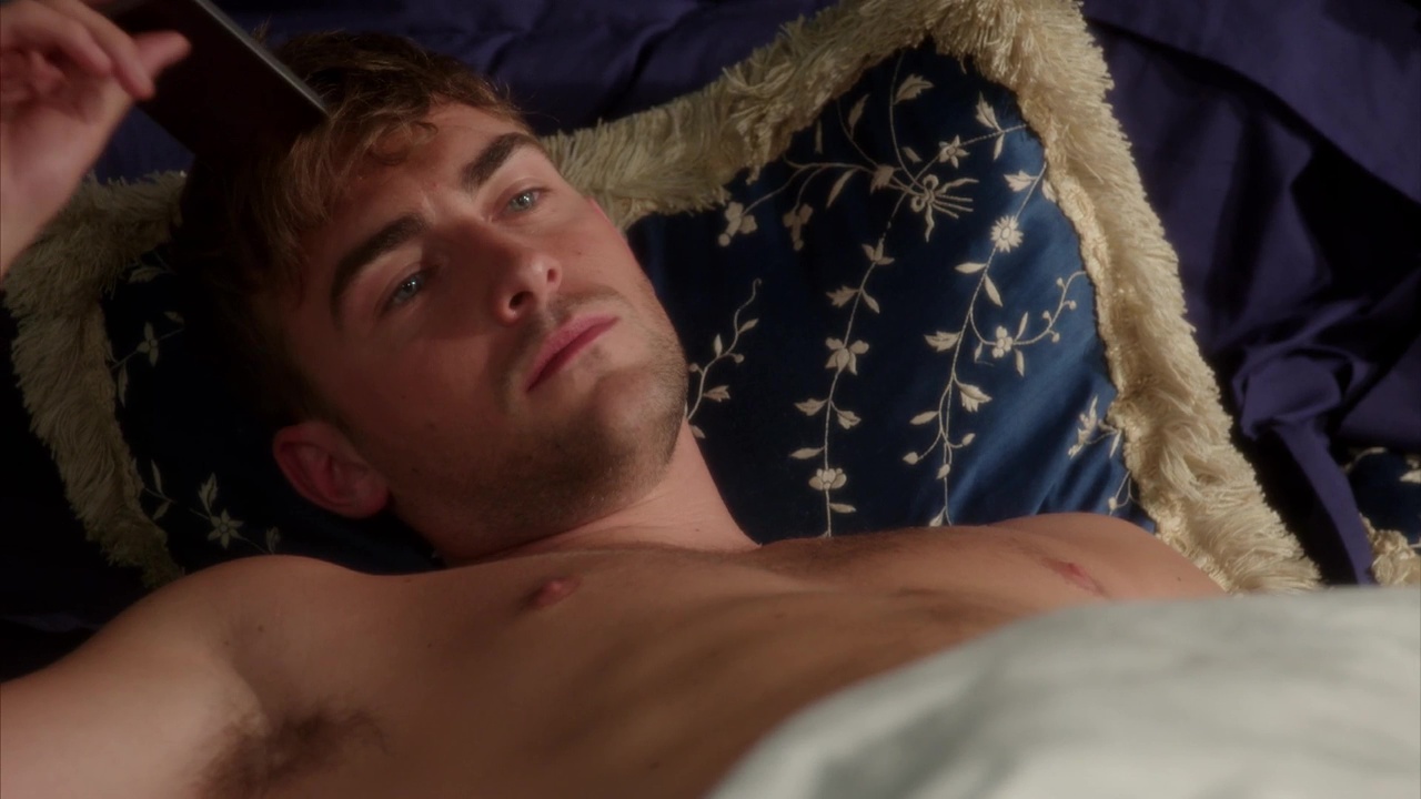 Tom Austen shirtless in The Royals 1-02 "Infants Of The Spring" .