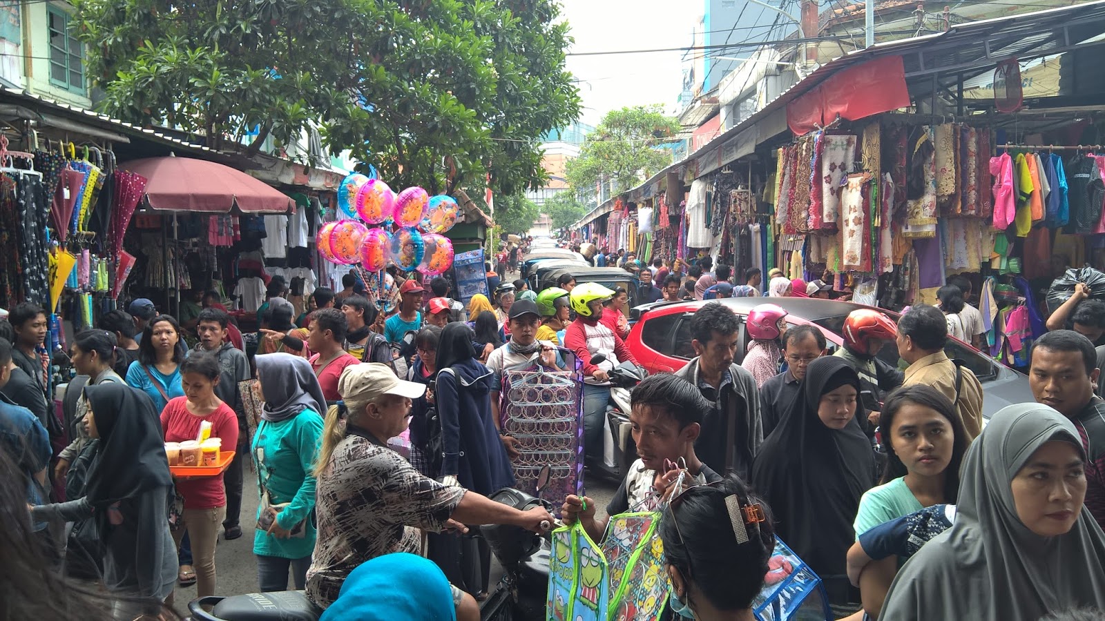 Pasar Jatinegara Jakarta Semakin Jaya Saja - Djangkaru Bumi