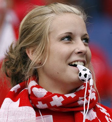 Your Source of Randomness: Top 13 Hottest Football Fans