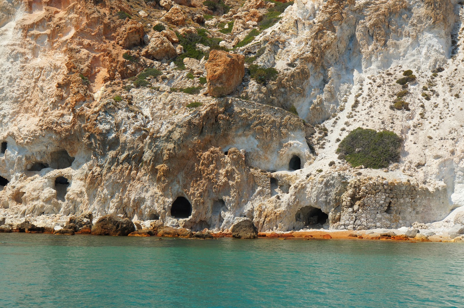 milos-jour-15-beaut-s-tranges-et-saisissantes-du-bleu-aur-ol-de