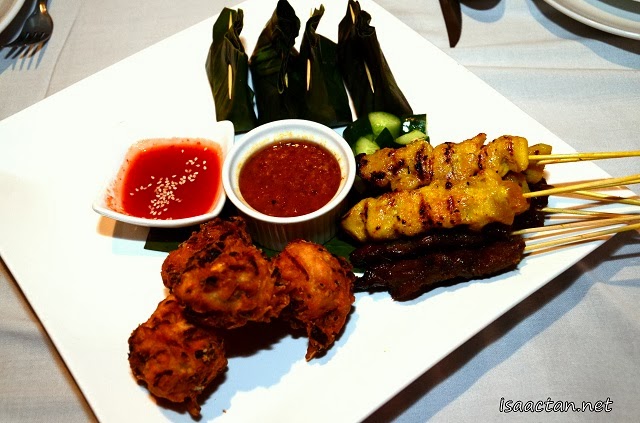 #1 Appetizer plate, Satay, Cucur Udang and Daging Bungkus Kukus