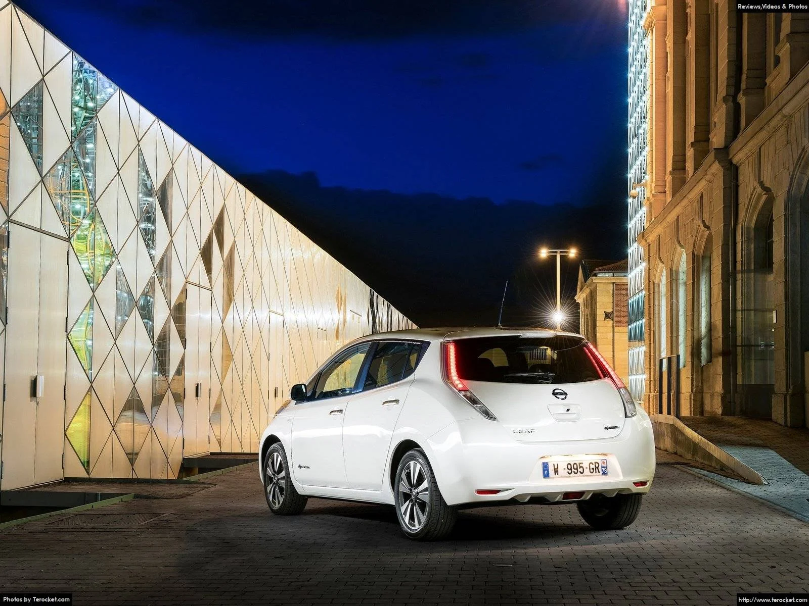 Hình ảnh xe ô tô Nissan Leaf 30 kWh 2016 & nội ngoại thất