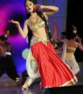 Pooja Kumar Dance Performance Pictures at Uthama Villain Audio Launch 4
