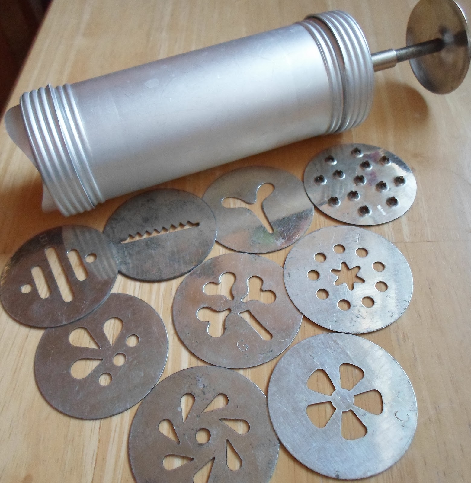 Happier Than A Pig In Mud Went Junkin' New (to me) Spritz Cookie