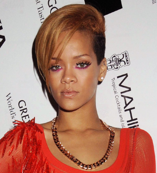 Rihanna Short Blonde Hair Celebrity Hair Cuts.
