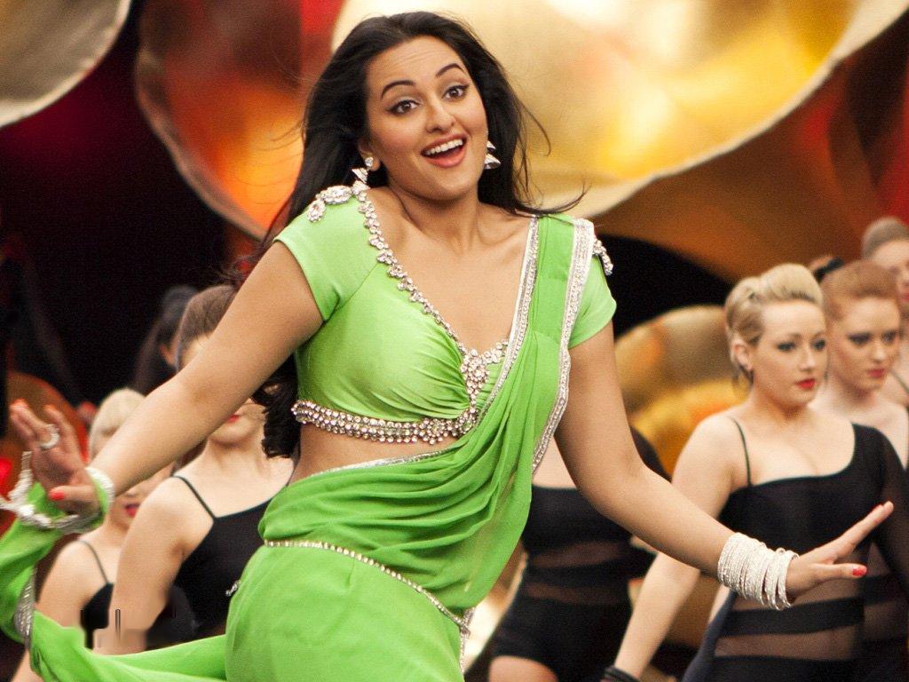 Sonakshi Sinha Latest Green Saree Images Sonakshi Sinha Hot Navel In Green Saree Photo Stills