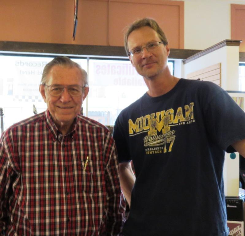 HartyHarHar Bob Havens and keyboard stands