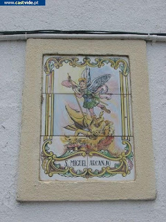Azulejos e Placas de Pedra de Castelo de Vide, Portugal (Tiles)