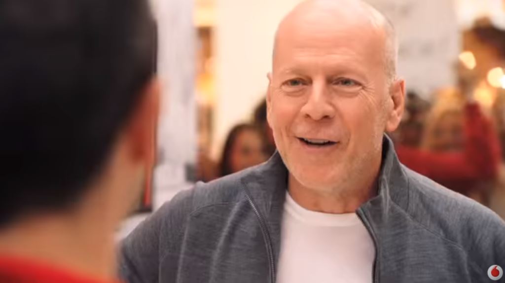 Bruce Willis passa a Vodafone 4G (finalmente) nella pubblicità nuova
