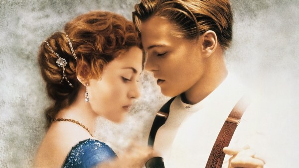 Images of Romantic Couple in Titanic Movie