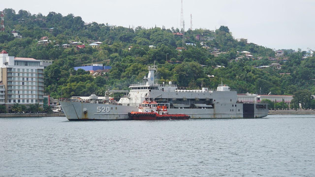 Yeheskiel Katiandagho Sambut Kedatangan KRI Teluk Bintuni-520, Pembawa 500 Prajurit Yonif 432.lelemuku.com.1.jpg Yeheskiel Katiandagho Sambut Kedatangan KRI Teluk Bintuni-520, Pembawa 500 Prajurit Yonif 432.lelemuku.com.1.jpg