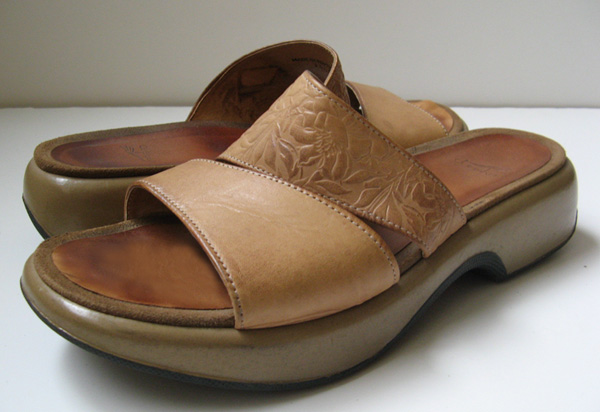 dansko shelly work clog