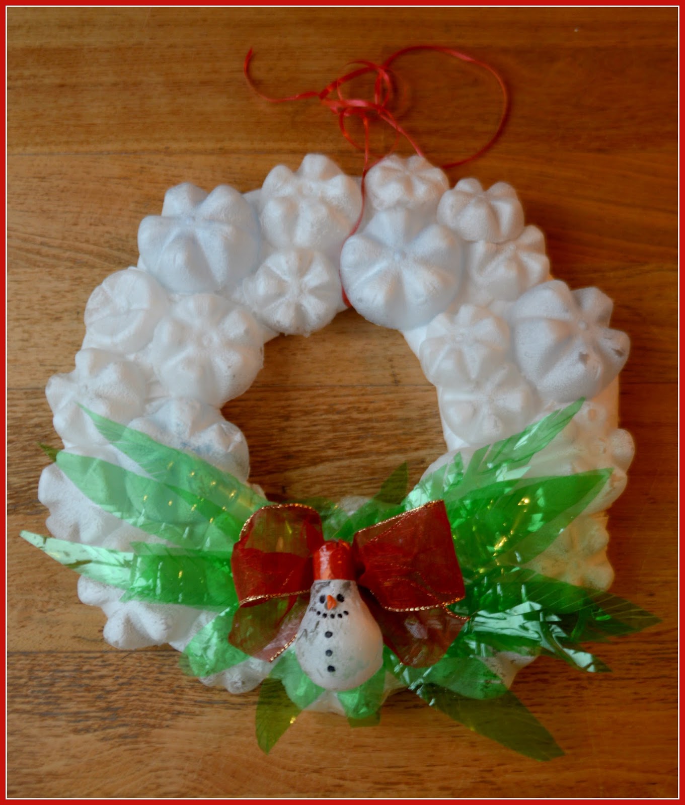 CreatipsHand Xmas wreath from recycled materials