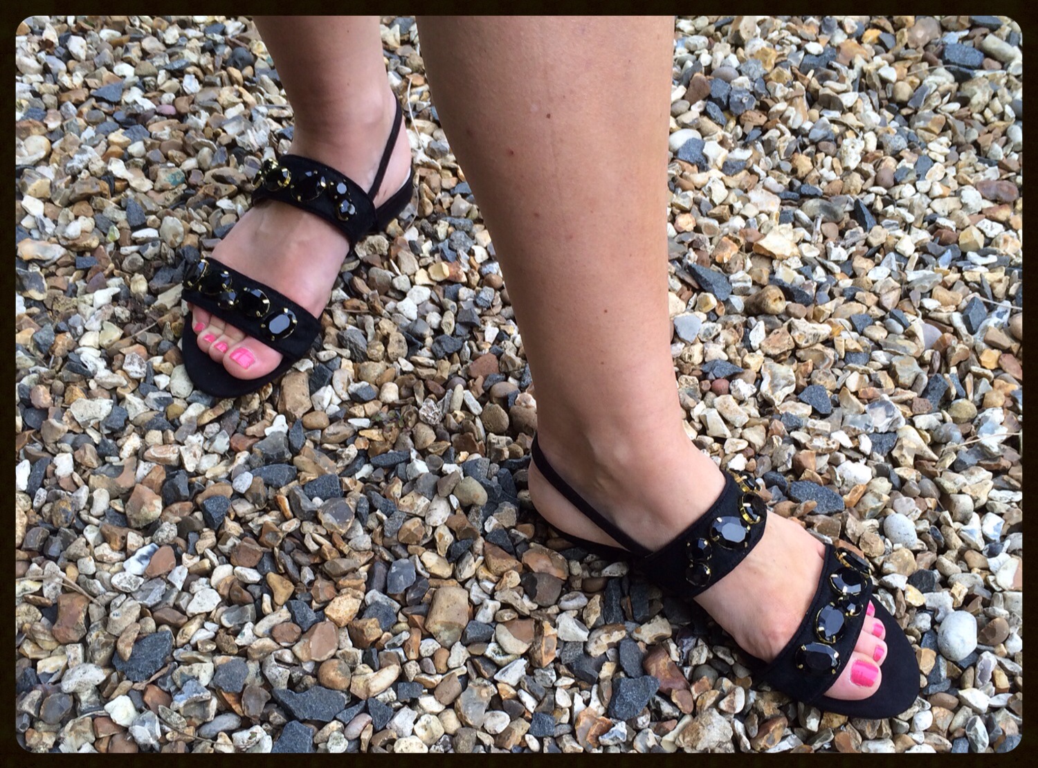 What Clothes to Wear With Clark Black Sandals?