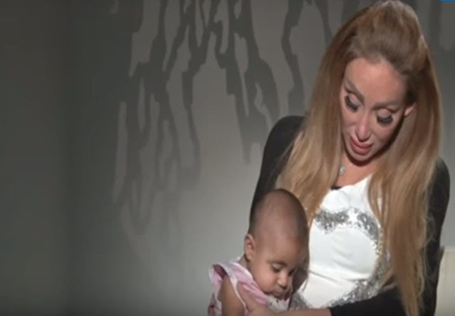 بالفيديو  طفلة في عمر 5 أشهر مدمنة للمخدرات و طريقة تعاطيعا صادمة جدا