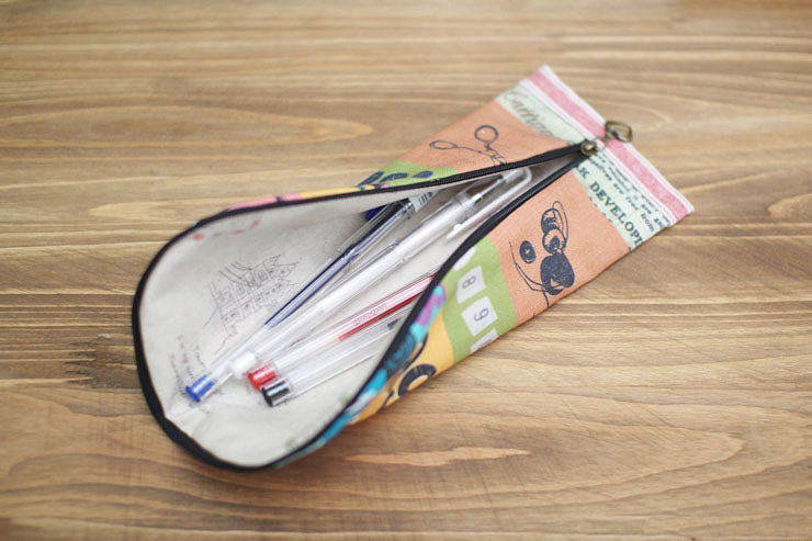 How to sew a pencil case or make up bag with a zip DIY tutorial.