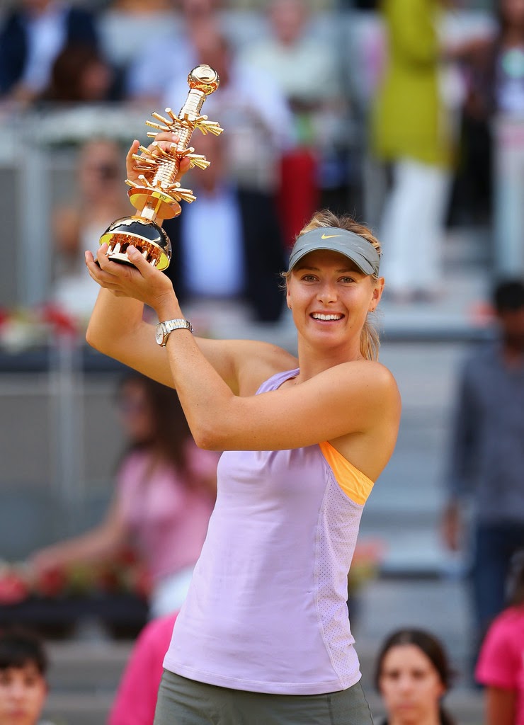 Maria Sharapova Fan Blog: Maria with Mutua Madrid Open Trophy