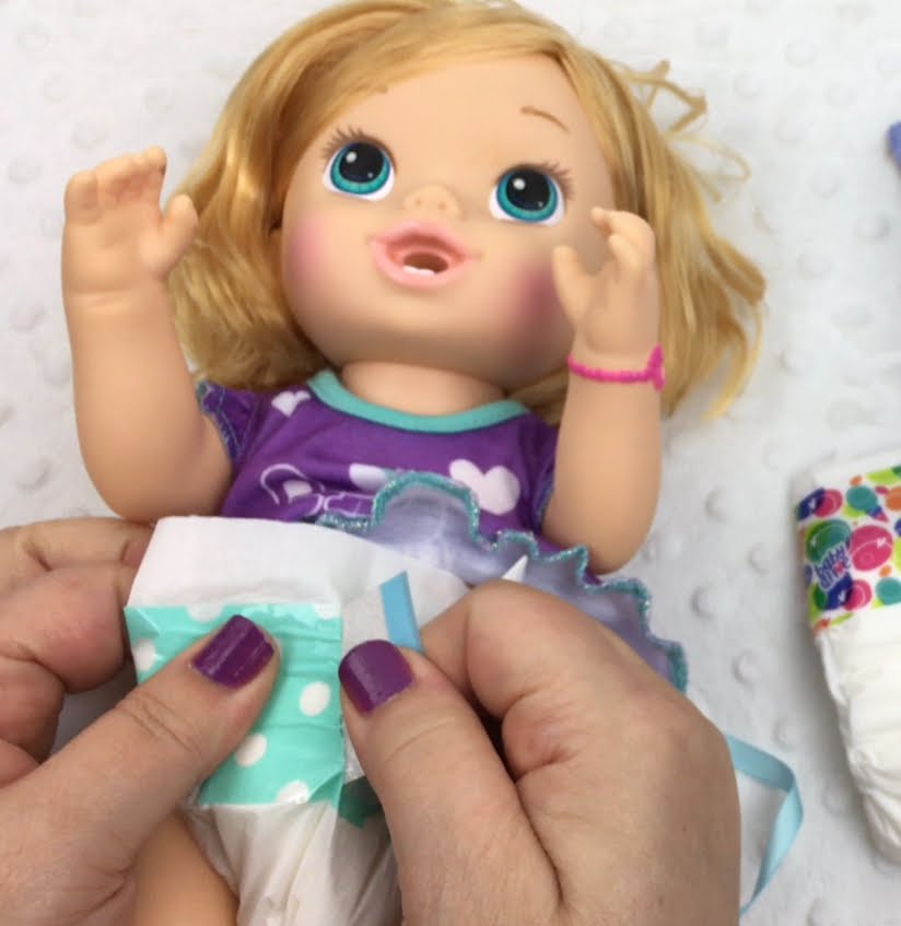Fun with Baby Alive New 18 Pack of Baby Alive Diapers from Toys R Us!