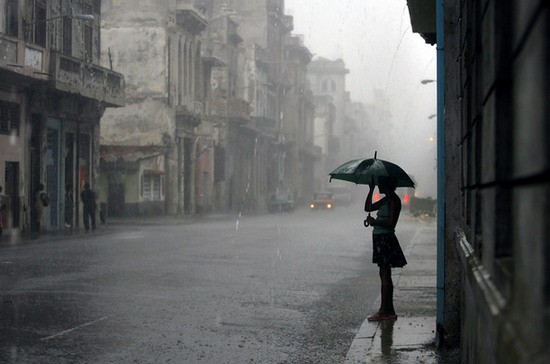 [Image: Night+time+rain+weather+girl+umbrella+mo...papers.jpg]