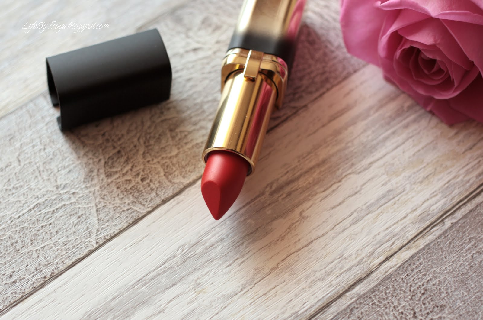 L'Oreal Paris Gold Obsession Color Riche Lipstick Rouge Gold - красно ...