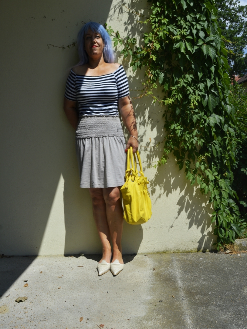 Yellow Bag and striped Shirt - Outfit with High waisted Skater Skirt, striped shirt and leather mules; posted by Annie K, Fashion Blogger, Founder, CEO and writer of ANNIES BEAUTY HOUSE - a german fashion and beauty blog