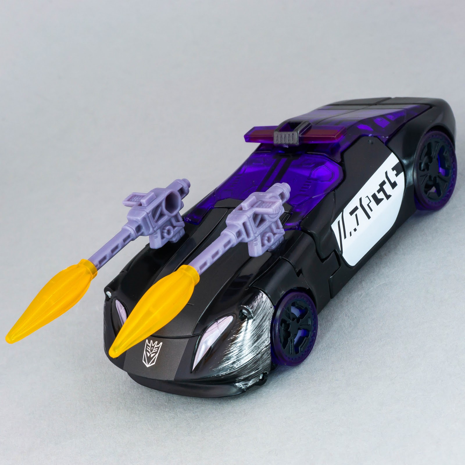 Transformers Siege Barricade police car mode with weapons 1