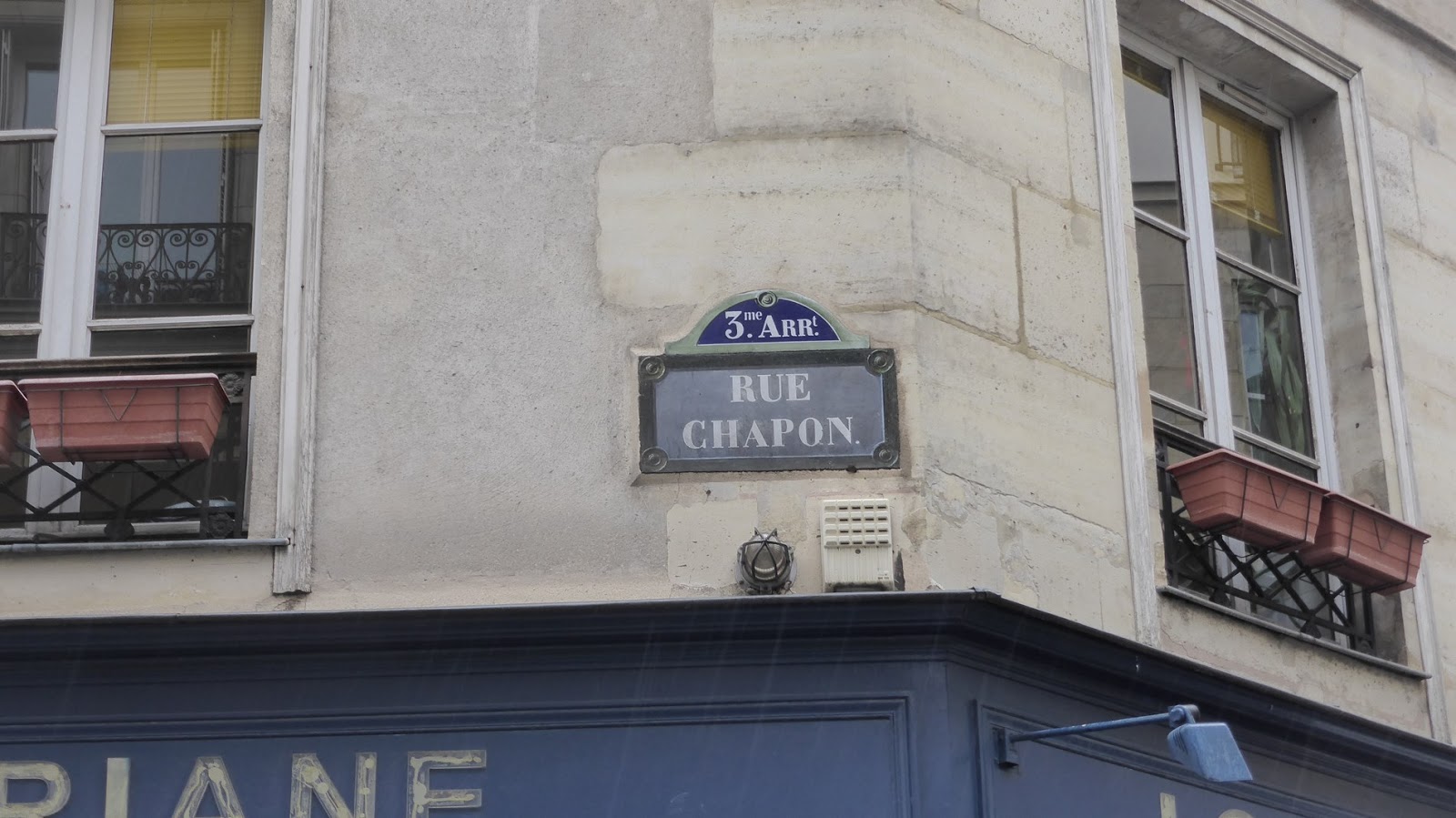 Parisbiseart C'est bientôt Noël, allons rue Chapon ! (j'ai un peu honte, parfois) Parisbiseart C'est bientôt Noël, allons rue Chapon ! (j'ai un peu honte, parfois)