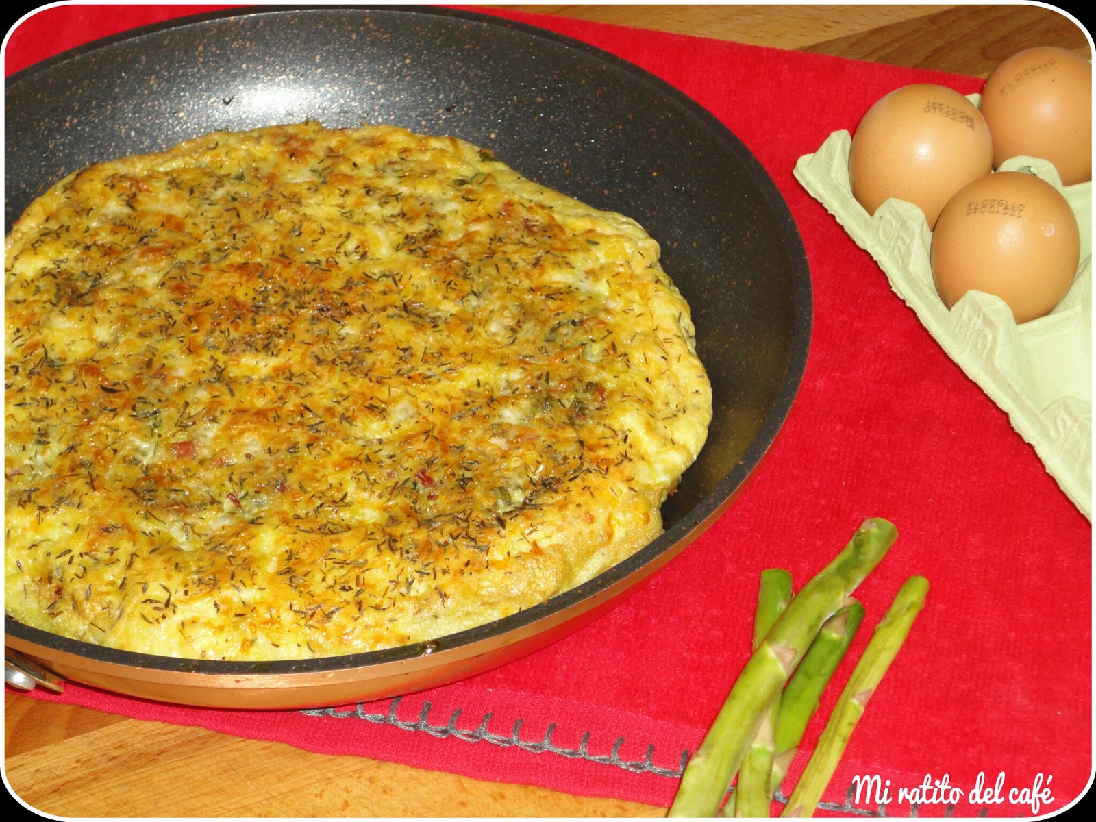 Mi ratito del café Frittata de espárragos, bacon y mozzarella