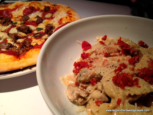 Romano's Macaroni Grill's pizza and pasta