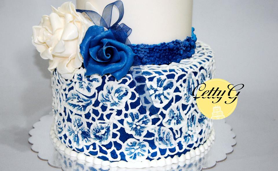 Le torte decorate di Cetty G: 18° Compleanno rose blu.  Torte blu, Torte  nuziali blu, Torte di compleanno rosa