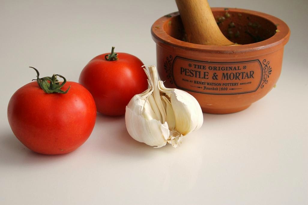 Ofengeröstete Tomatensuppe mit Pistou