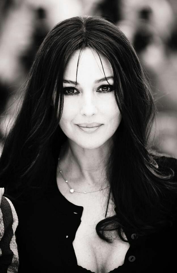 Monica Bellucci- Stunning Images ~ Facts N' Frames-Movies | Music ...