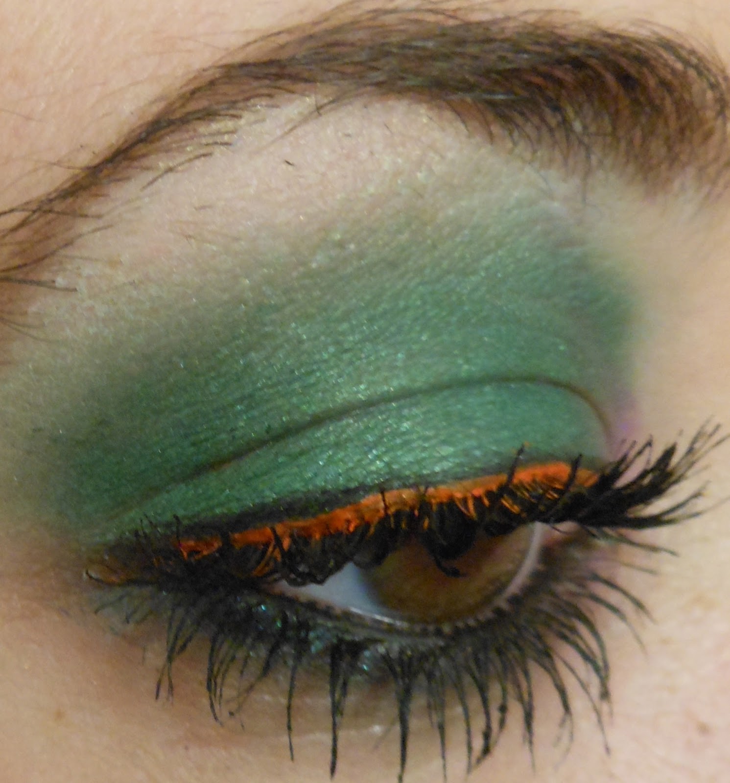 Marissa's Makeup World : Simple bright green eye look