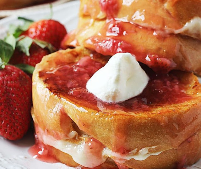 Strawberry Cheesecake Stuffed French Toast Strawberry Cheesecake Stuffed French Toast