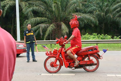 Gambar Pelik & Kelakar Naik Motosikal