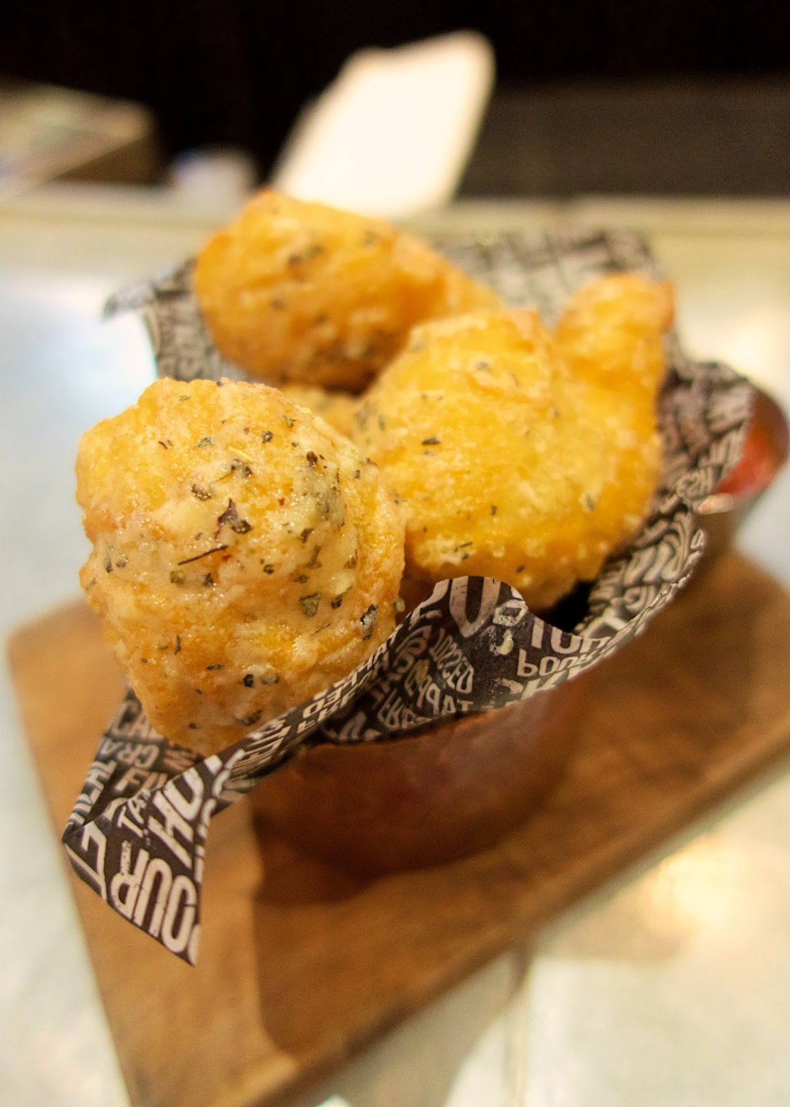 how to get from las vegas airport to mirage hotel