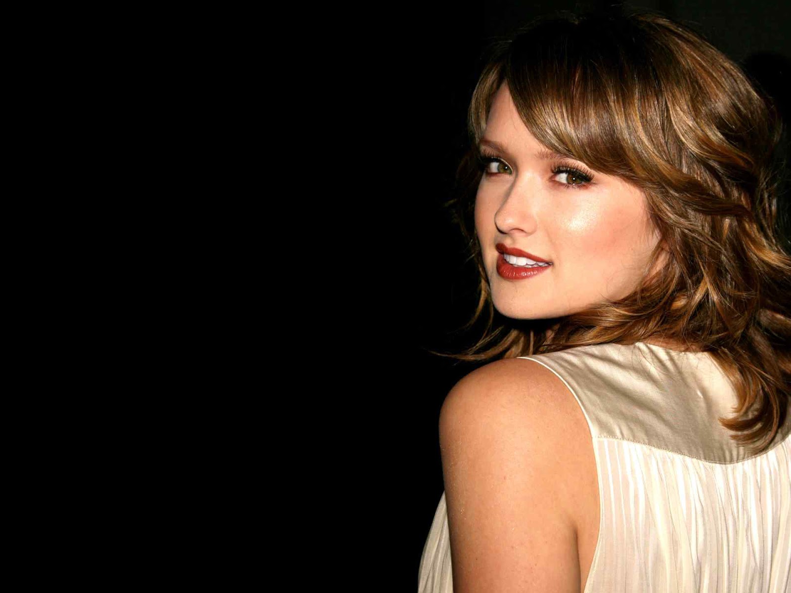 Kaylee Defer Biography and Photos | Girls Idols Wallpapers and