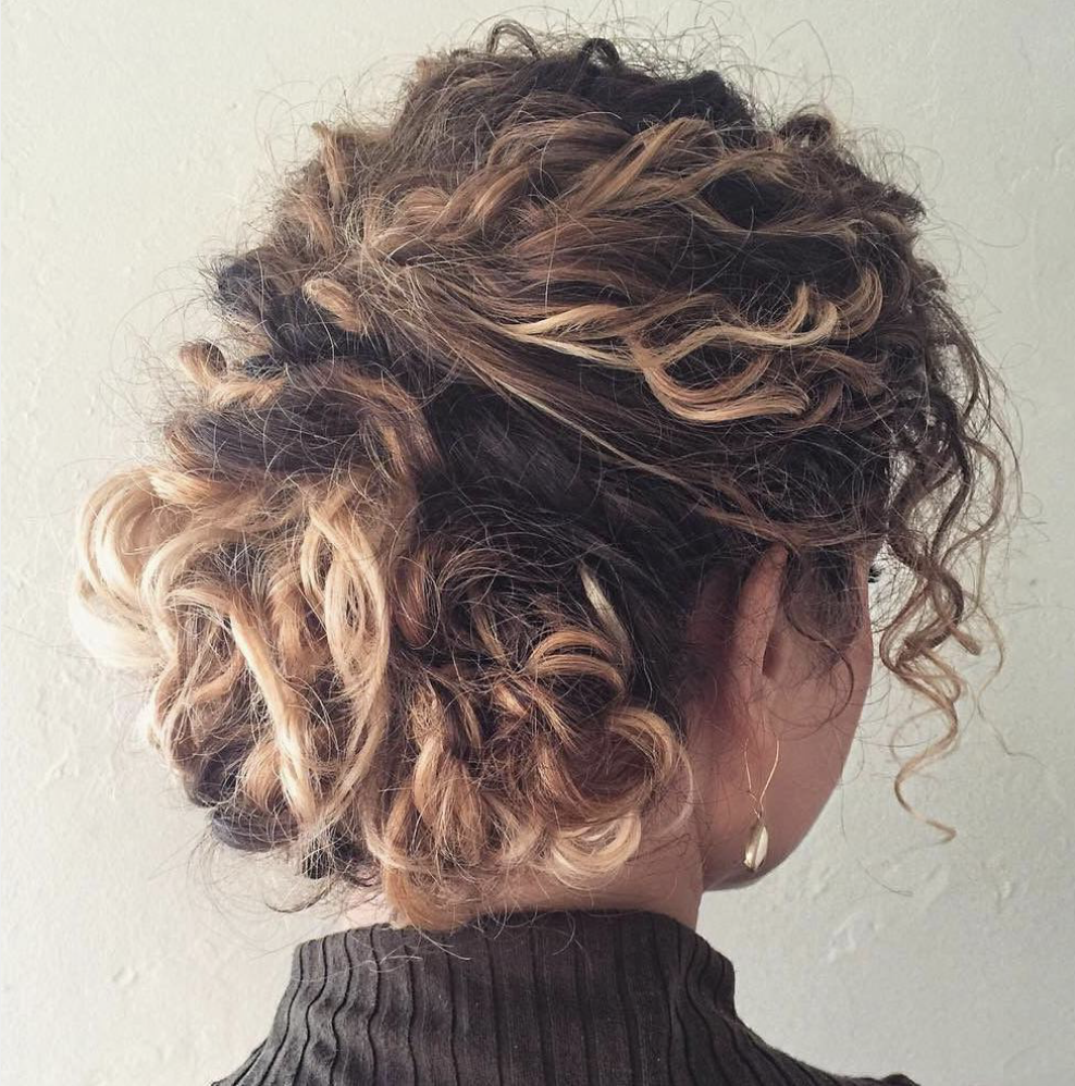 curly hairstyles 2023