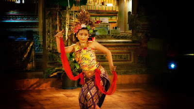 gambar tari legong dari Bali