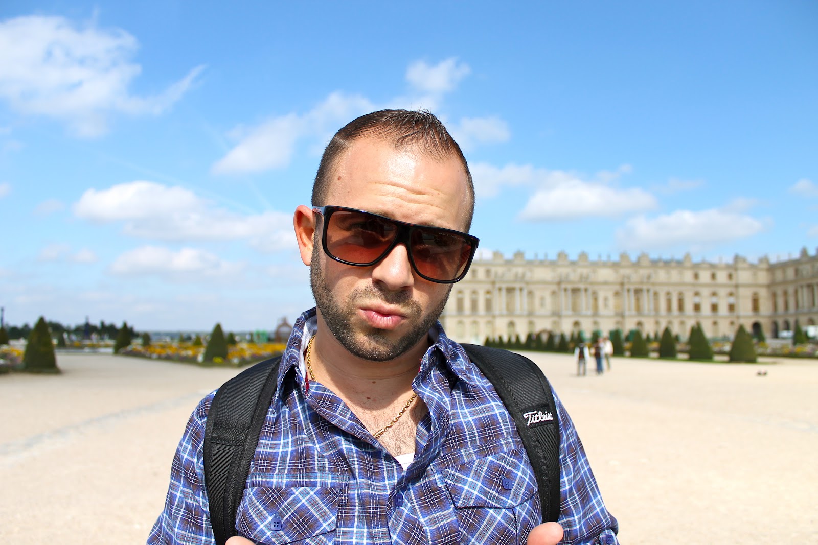 Champagne Reveries Versailles is closed on Mondays