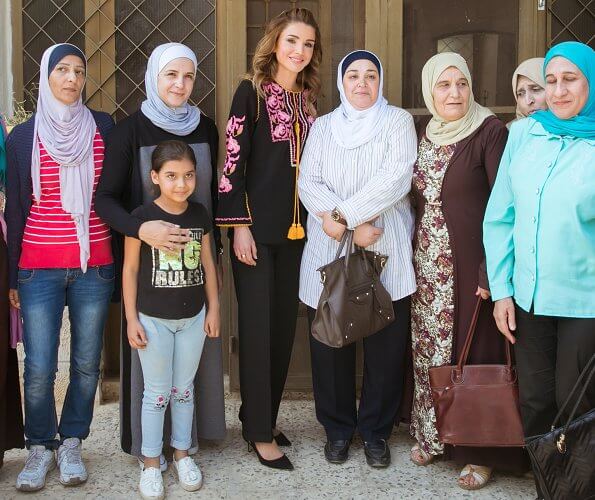 Queen Rania wore an traditional outfit. Queen wore an embroidered floral blouse. She visited the association’s sewing workshop