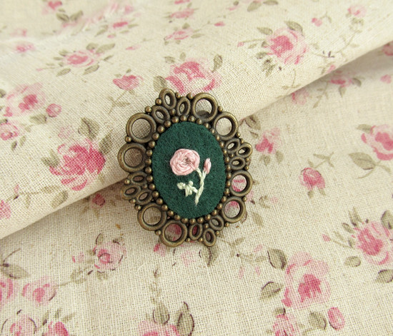 Floral brooches, вышитые брошки